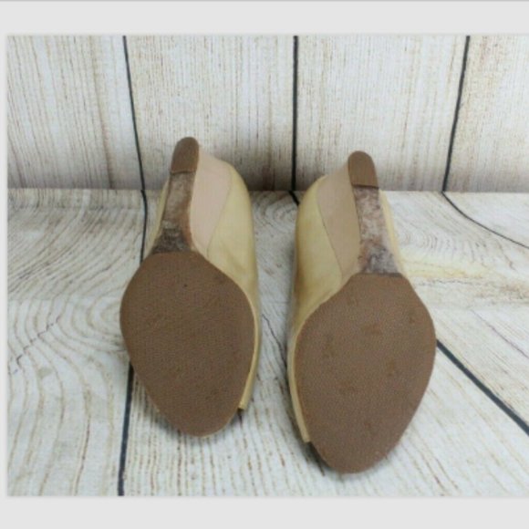 Jimmy Choo Beige Patent Leather Peep Toe Low Wedge Slip On Shoes Size 5 - Picture 8 of 8